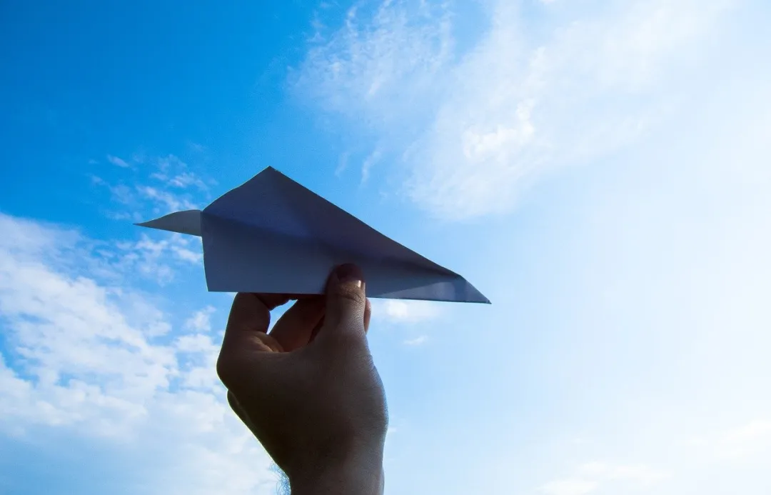 纸飞机为什么会飞[纸飞机为什么会飞原理是什么]