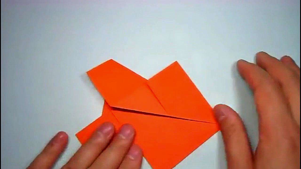 wut纸飞机怎么折[特别的纸飞机怎么折?]